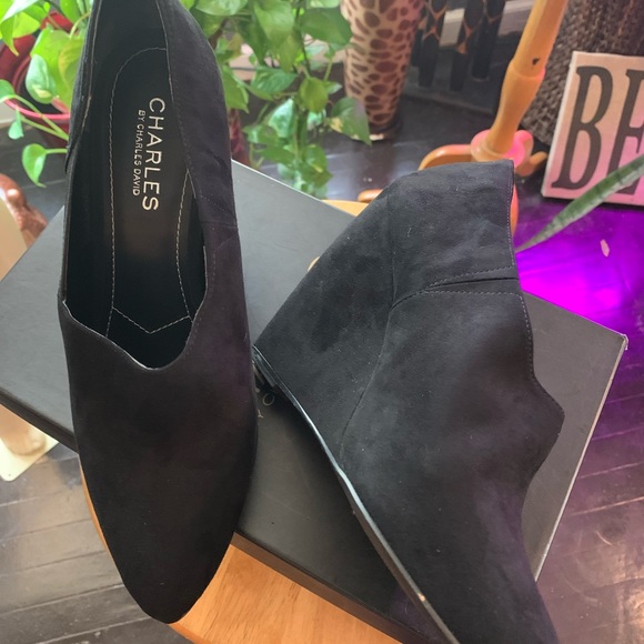 Charles David Wedged Bootie - Picture 4 of 6